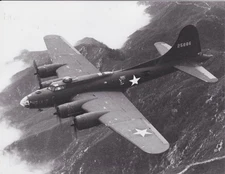 Boeing B-17 Jolly Roger 42-5886 385 BG 548 BS photo