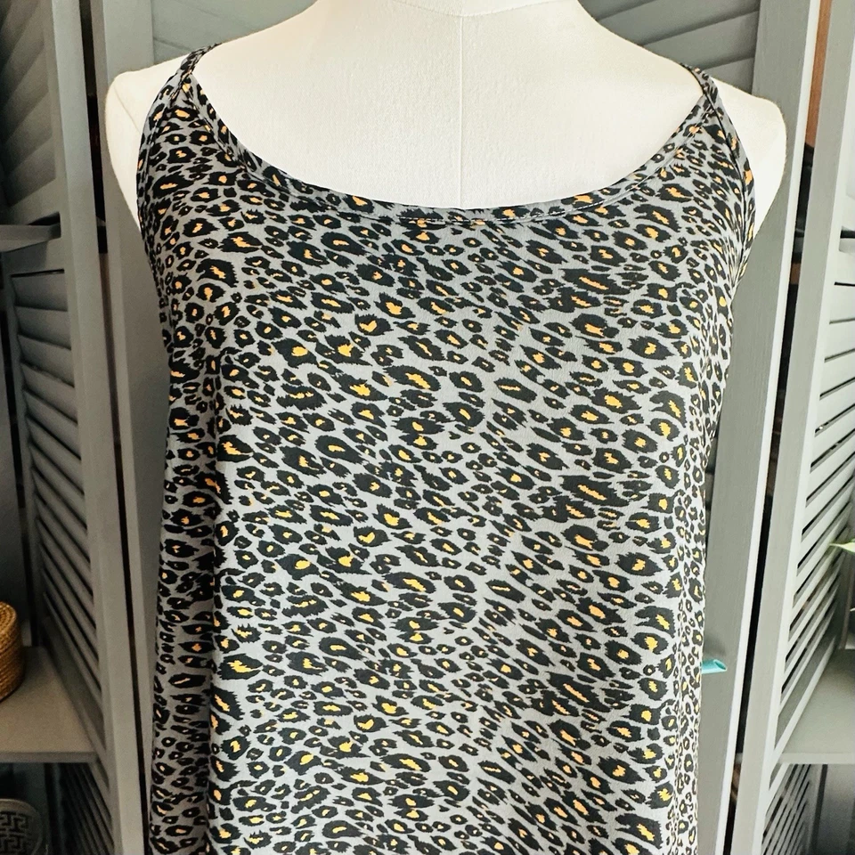 Camiseta sin mangas soprano estampado de leopardo camisola espalda cruzada. Grande Foto 2 de 4