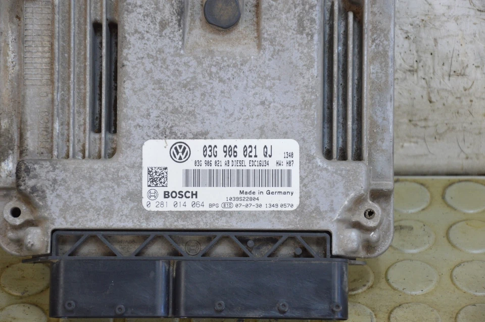 26273 Centralina motore Vw Golf V Variant 1.9 TDI dal 2007 al 2010 cod 03g906021 - Immagine 2 di 4