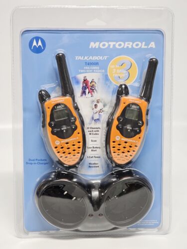 Motorola Talkabout T4900R 22 Channel FRS & GMRS Radio Set + Charger Dock - Afbeelding 1 van 4