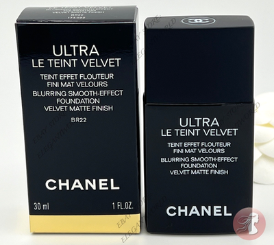 Chanel ULTRA LE TEINT VELVET Blurring Smooth Effect Matte Finish