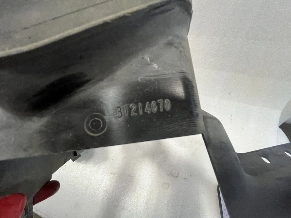 2011 VOLVO C30 RADIATOR SUPPORT AIR DAM DUCT SHROUD 31214670 31214667 - Image 4 of 4