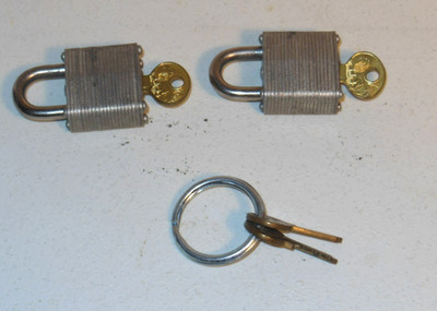 2 Master Lock Milwaukee No. 7 Padlock P408 W/Original Lion Brass Matching Keys
