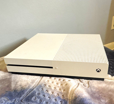 Microsoft Xbox One S 1TB White Console 4K UHD Wi-Fi Model 1681