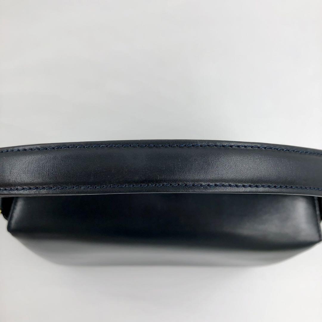 Gucci Calf Leather Handbag Semi-Shoulder Gold Har… - image 6
