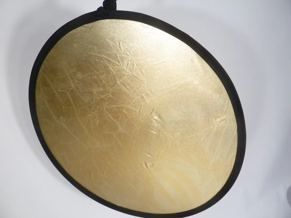 Lastolite Circular Photography Light Reflector Diffuser Gold/White 20`` - Image 2 of 3