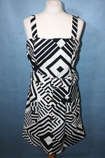 BNWOT SIZE 14 BLACK & WHITE STRAPPY DRESS WITH BELT   3337