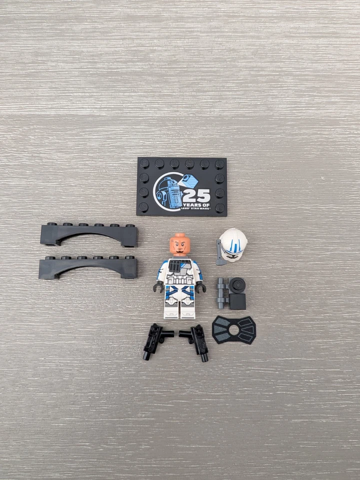LEGO Star Wars 25th Anniversary Minifigure Lot of 7 New w/ Stands & Accessories - Image 2 of 4