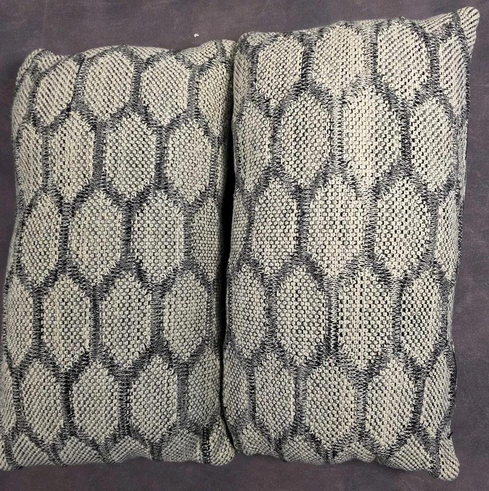 Juego de 2 almohadas tejidas pesadas 12x22 (nuevas) texturizadas geométricas crema negras Foto 4 de 4