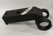 REYCO AXLE SEAT BOTTOM PLATE 7-1/2" SQUARE SEAT NO. 1016101 FOR FRONT SUSPENSION