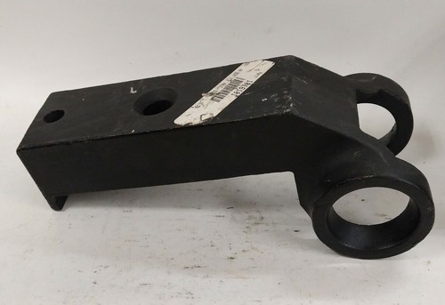 REYCO AXLE SEAT BOTTOM PLATE 7-1/2" SQUARE SEAT NO. 1016101 FOR FRONT SUSPENSION
