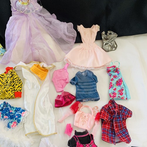 Lotto vestiti Barbie & Friends vintage anni 80 90 contemporanei fabbrica di cloni moda - Foto 12 di 13