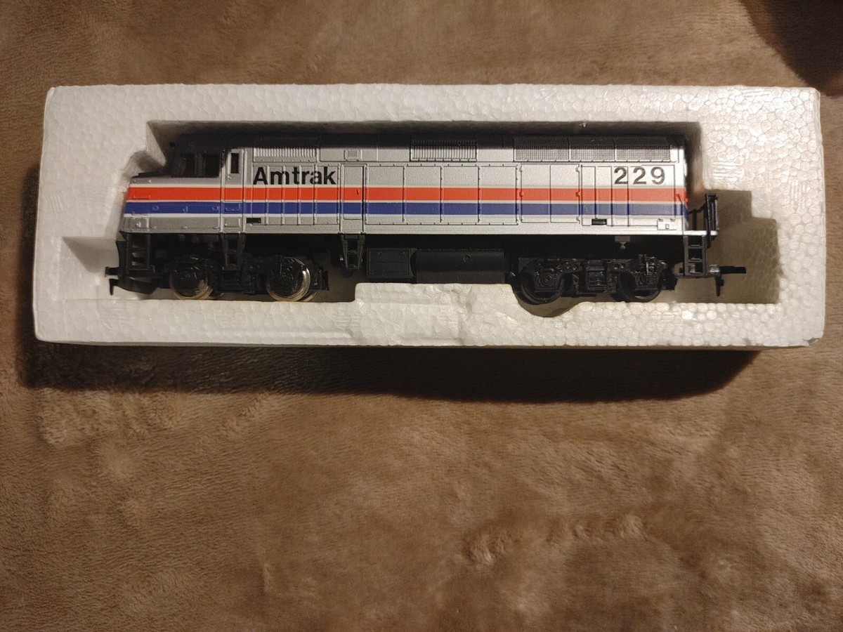 VINTAGE **NEW** LIFE-LIKE 8241 AMTRAK 229 F-40 PH LOCOMOTIVE HO