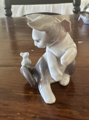 Lladro Porcelain Figurine Cat w/ Mouse on Tail -  Friends until dinner time 
