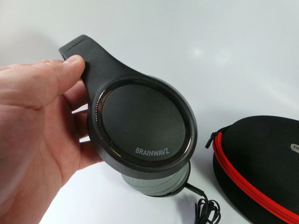 Auriculares intrauditivos plegables BRAINWAVZ HM2 con cables desmontables Foto 2 de 4