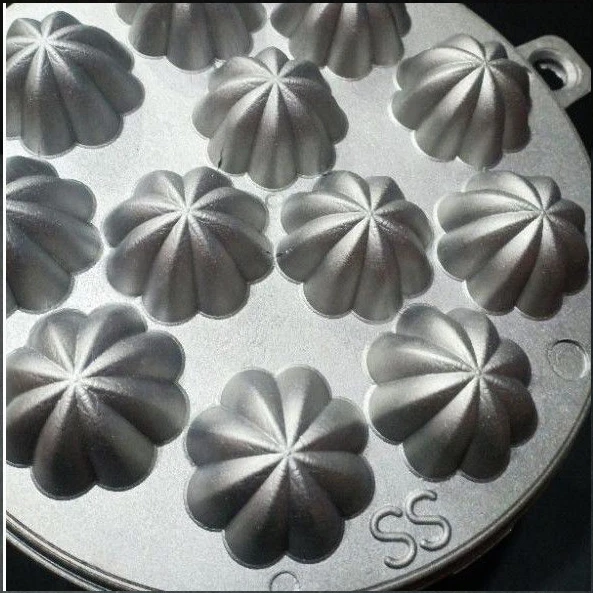 Kuih Bahulu Spongcake Cornbread Mould (ALUMINIUM CAKE BAKE MOULD)-12 HOLE FLOWER
Opens in a new wind