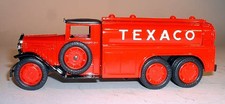 Ertl 9330 1/30 Texaco #7 1930 Diamond-T Tanker Truck Bank