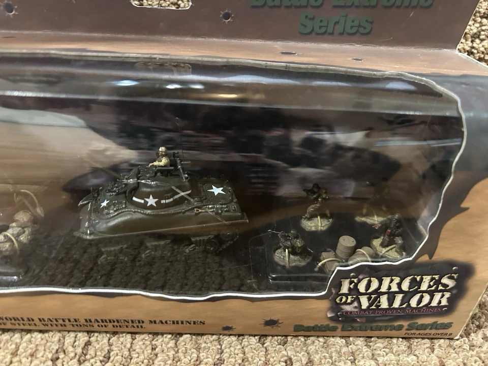 Unimax Forces of Valor 1:72 U.S. M4A1 Sherman and Soldiers Set, No. 95324 - Image 3 of 4
