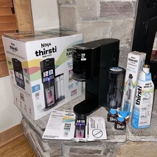 New Ninja Thirsti Deluxe Sparkling/Still Water Maker CO2 Pod Drink System WC1001
