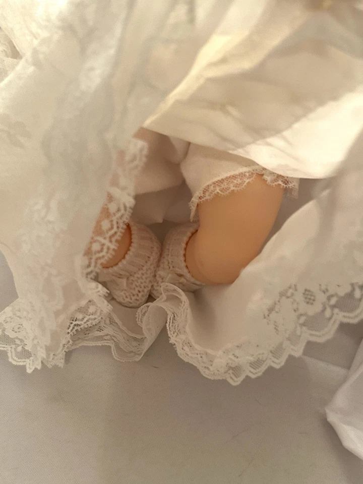 Muñeca Madame Alexander vintage, Victoria con caja original Foto 3 de 4