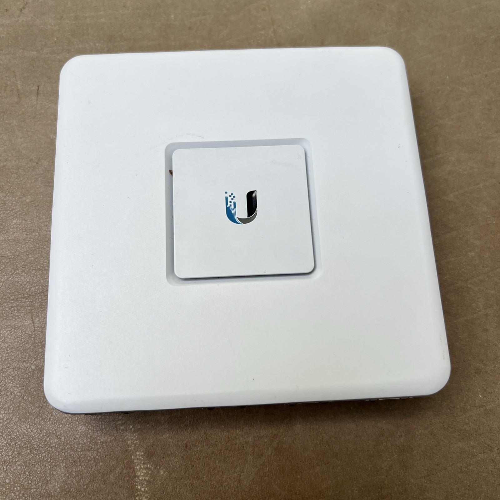 Ubiquiti Networks USG 1000Mbps UniFi Security Gateway