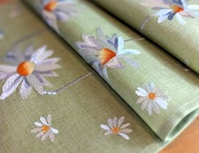 MARGERITEN Grüner Tischläufer Bestickte Leinenoptik pflegeleicht 40x110 cm