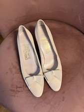 Salvatore Ferragamo Vara Bow Pumps Cream Linen Low Heel Italy Size 7 AAA Read