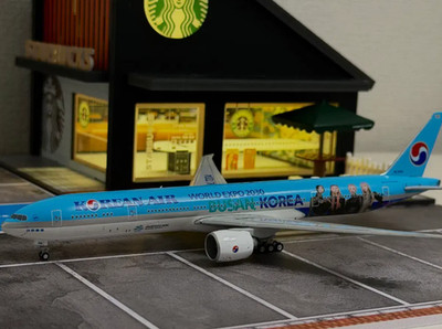 Korean Air X BlackPink 1:400 Scale Boeing 777-300ER HL7204 Limited Edition