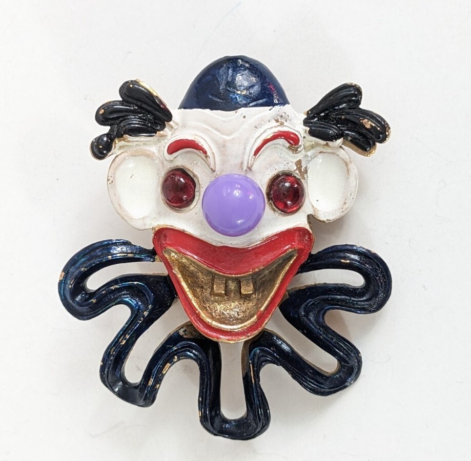 ヴィンテージ ピエロ ピンバッジ Clown Pin Red Eyed Clown Brooch - Vintage Creepy Circus Clown Pin - gold