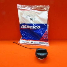 New GM 20915842 GT330 Gas Tank Cap Silverado Sierra Avalanche *FREE SHIP*