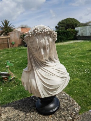 Verschleierte Frau Statue aus Resin Höhe 35,5 cm