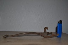 Ancien gros lève plaques de fourneau en fonte de poêle à bois, cuisinière