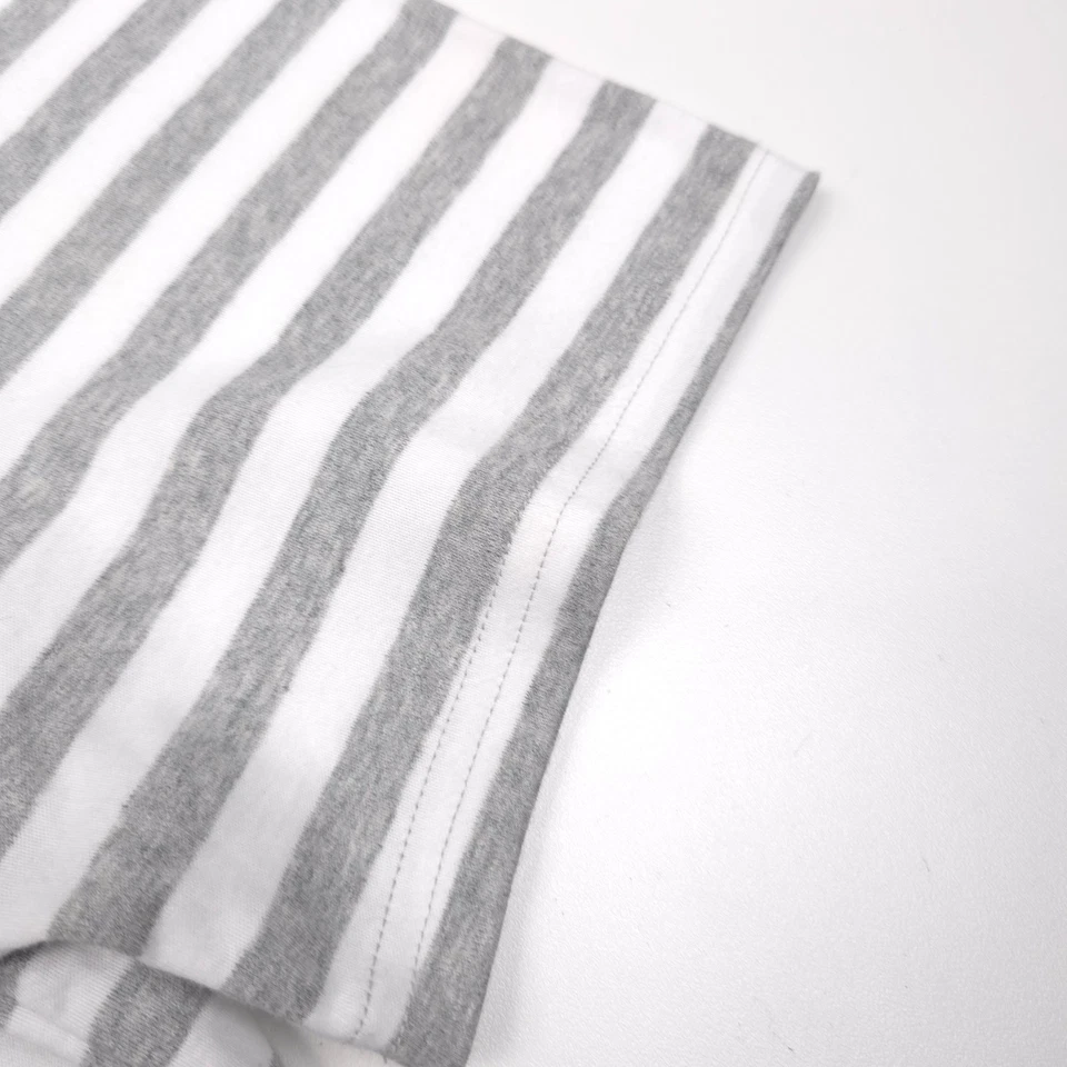 Camiseta Michael Kors Gris y Blanco Rayas Interlock Cuello Redondo Para Hombre Talla XL Foto 3 de 4