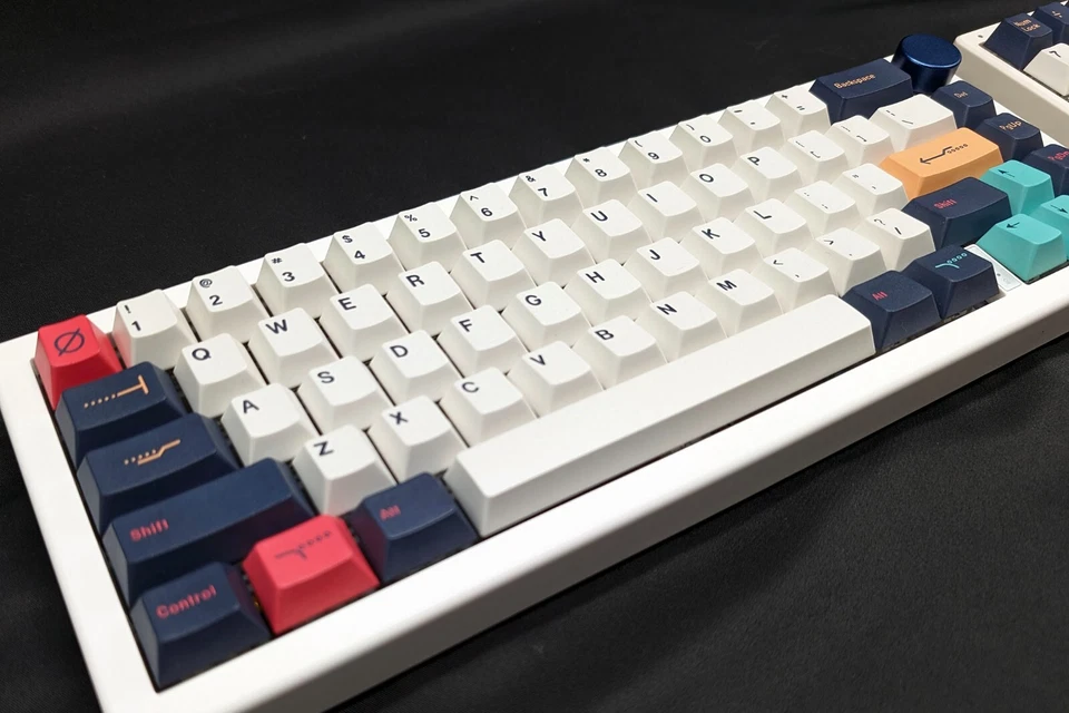 65% + Numpad Muted Mechanical Keyboard | Kang White Linear | Metropolis Keycaps - Image 3 of 4