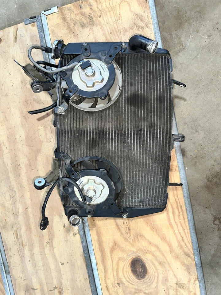 08-16 Yamaha OEM YZF R6 radiador con ventiladores 2006 2007 R6R Foto 4 de 4