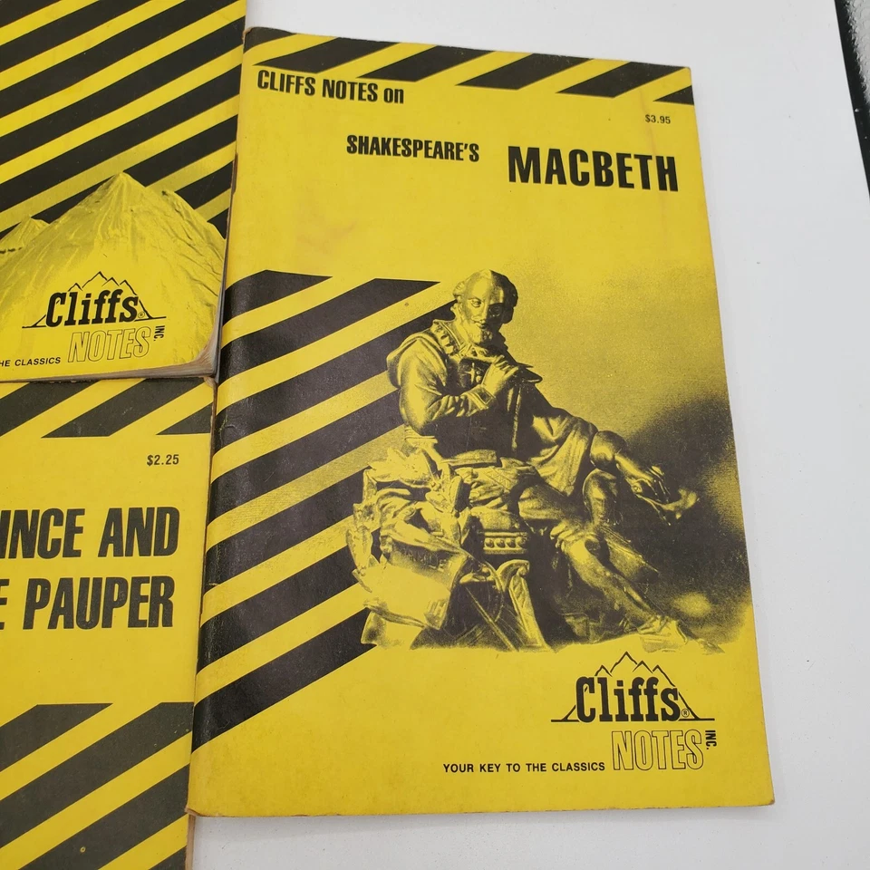 Vintage Lot of x (5) Cliff Notes on Twain Shakespeare Hemingway & Mary Shelly - Image 4 of 4