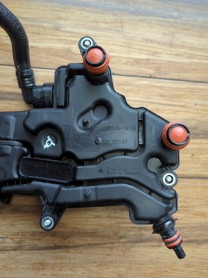 🚘16-20 MERCEDES C63 AMG M177 RIGHT ENGINE OIL AIR SEPARATOR  