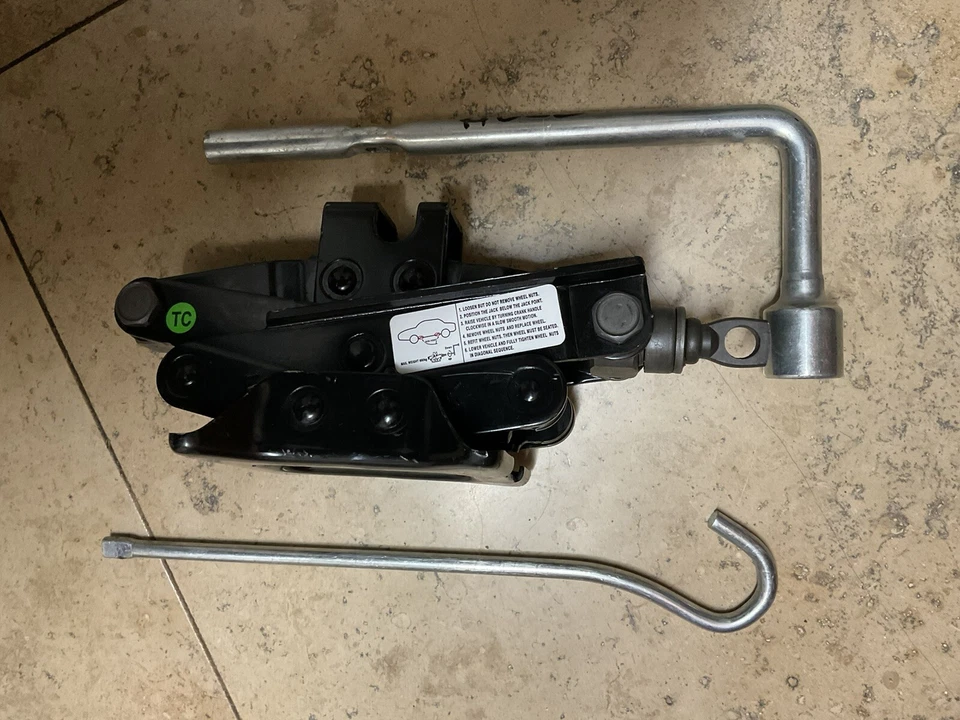 2004-2011 Chevrolet Aveo Tire Jack Set with Tools OEM - Изображение 4 из 4