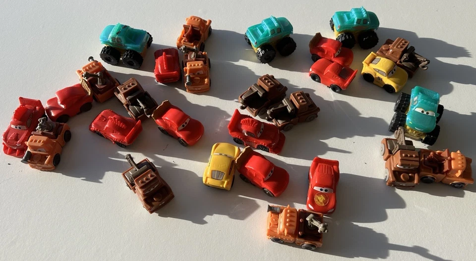 McDonald's Happy Meal juguetes de la serie Disney Pixar "Cars on the Road" 2022 Foto 2 de 4