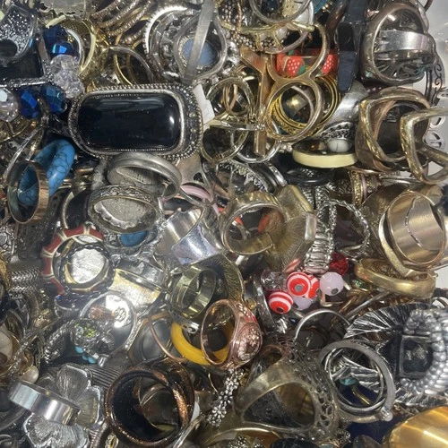 Lot Of (25) Costume Jewelry Rings Vintage To Modern Grab Bag Random
