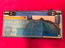 Juego de 10 piezas de geometría de estudio mapeado azul en estuche de transporte nuevo