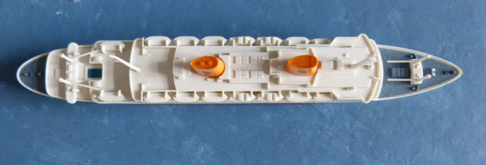 Wiking Kunststoff Modell 1 : 1250 Kreuzfahrtschiff Europa Hapag Lloyd 14,5 cm - Bild 3 von 4