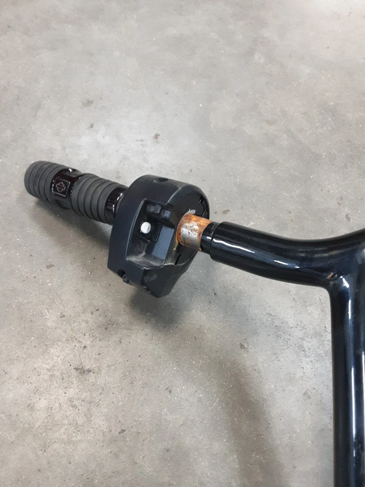 Harley Davidson Road Glide CVO 2021 21 manillar control izquierdo derecho empuñaduras térmicas Foto 4 de 4