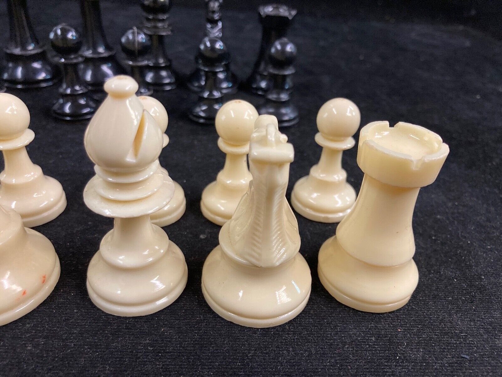  Chess Pieces Plastic Pawn Chess Pieces 95 mm/ 3.7 Inch King's  Height Tournament Chess Set with Storage Bag for Chess Board Game, Set of  32 Chess, White and Black (Pieces Only) 