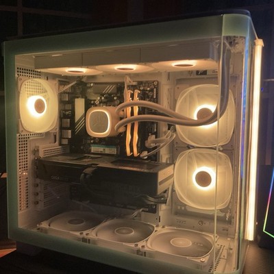 Skytech King 95 Gaming PC Desktop, Ryzen 7 9700X3D 2TB SSD - 5060Ti gpu Lian Li
