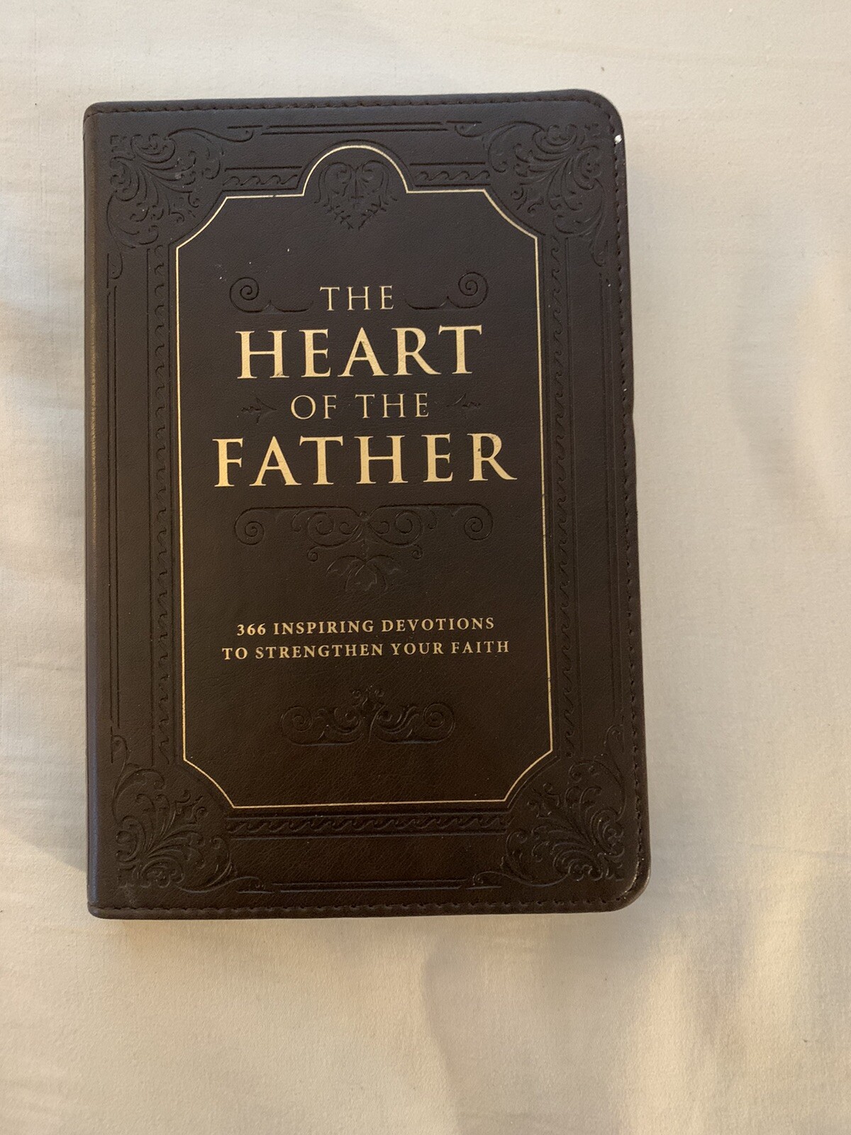 The Heart of the Father: 366 Devotions to Strengthen and Inspire - Very Good