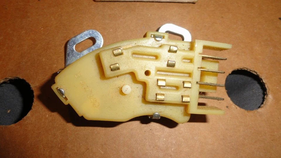 Interruptor de seguridad neutro Pontiac T1000 1981-82 Chevrolet Chevette 1978-82 nuevo de lote Foto 2 de 4