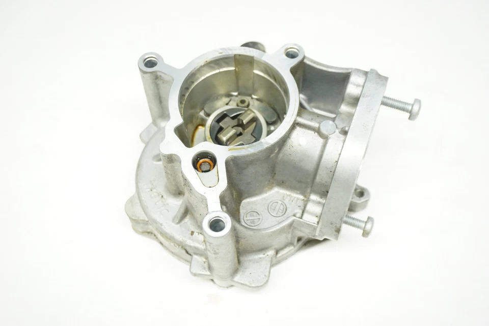 15 16 AUDI A3 1.8T Engine Vacuum Pump 06K145100B - Image 4 of 4