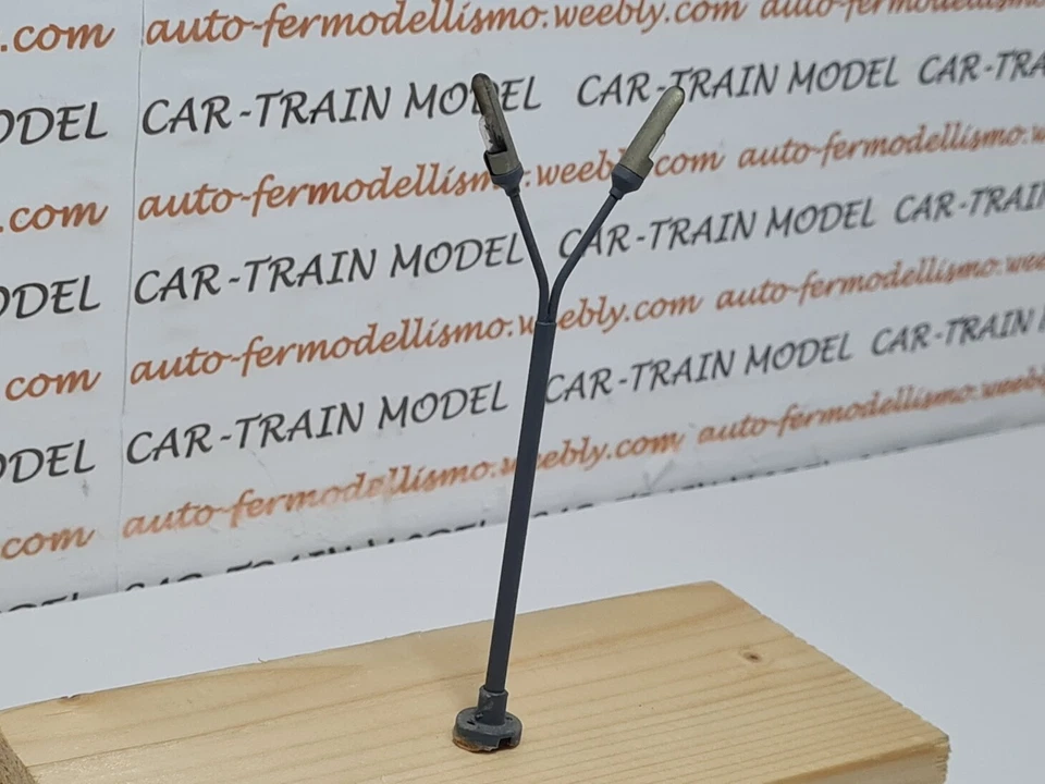 Lampione stradale MODEL POWER 496 - Scala H0 1:87 - Immagine 2 di 3