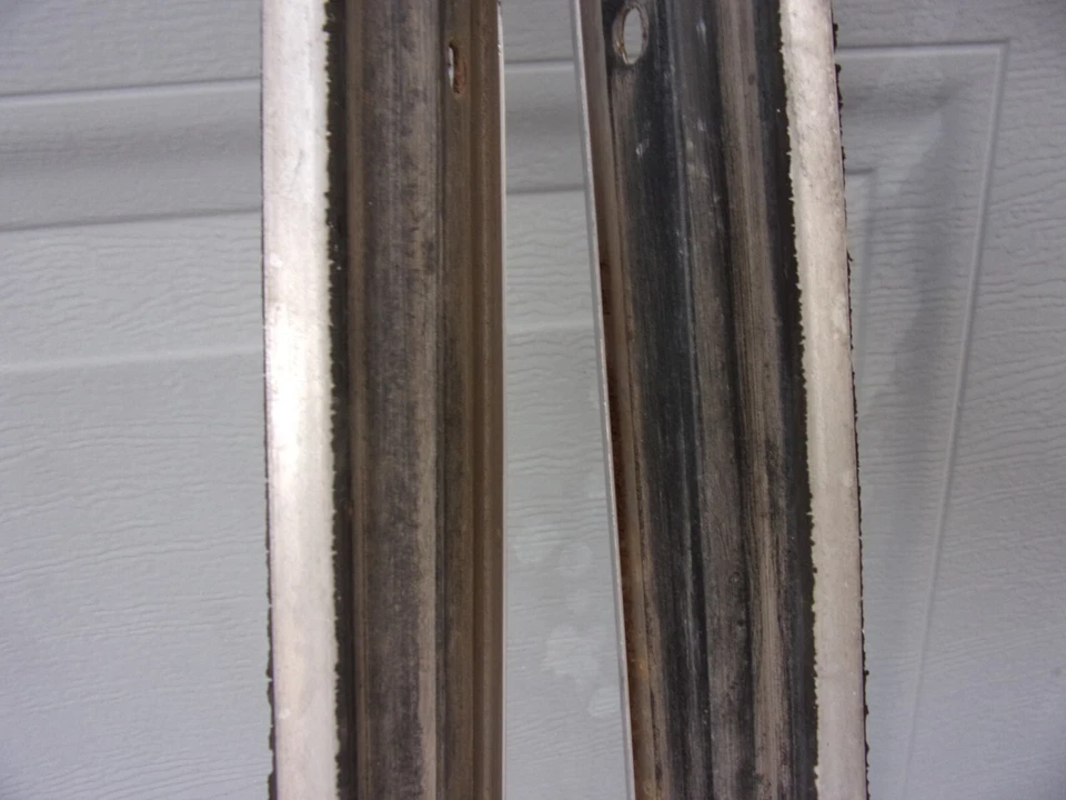 1993 Jeep Grand Cherokee zj para-brisa acabamento externo moldagem esquerda direita - Imagem 3 de 4